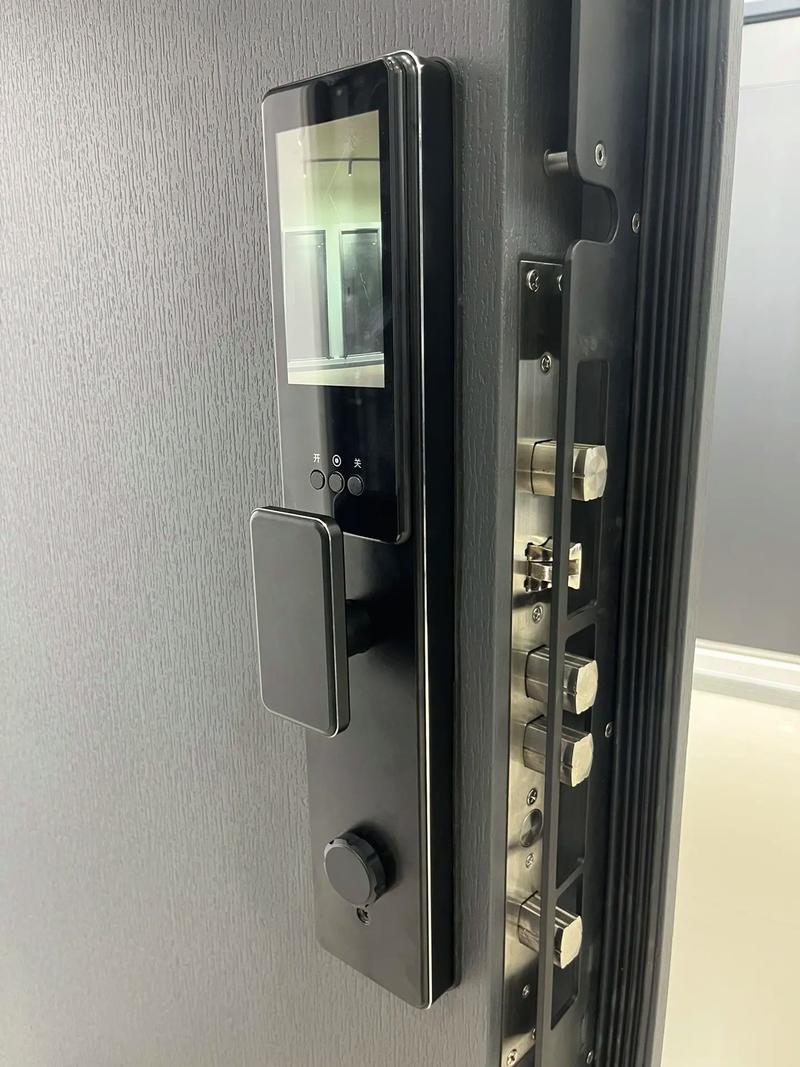 新款足板甲级防盗门到货9