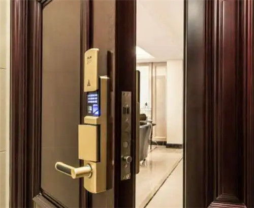 防盗门钥匙断了在锁里怎么取出来